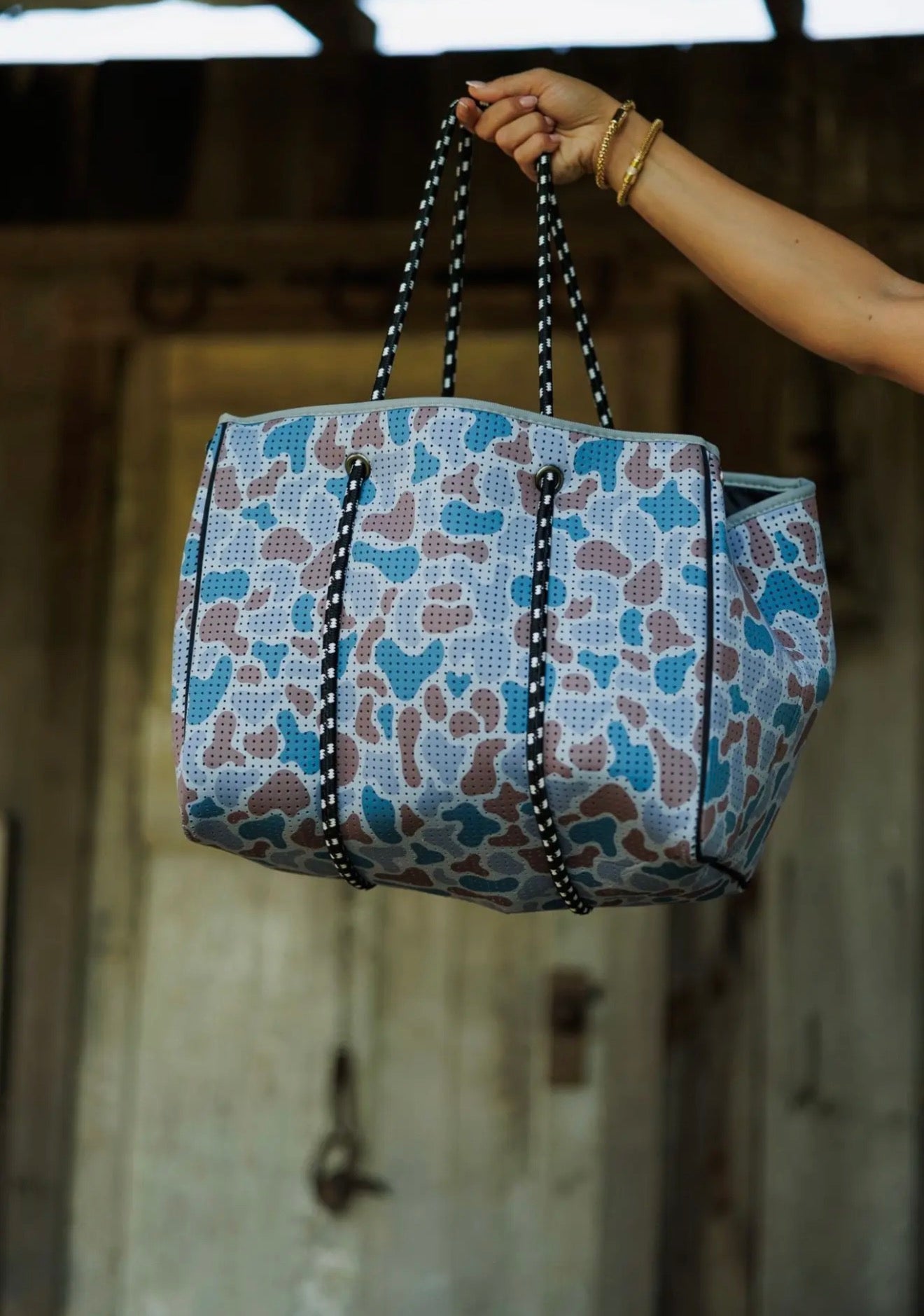 Blue Camo Tote w Pouch